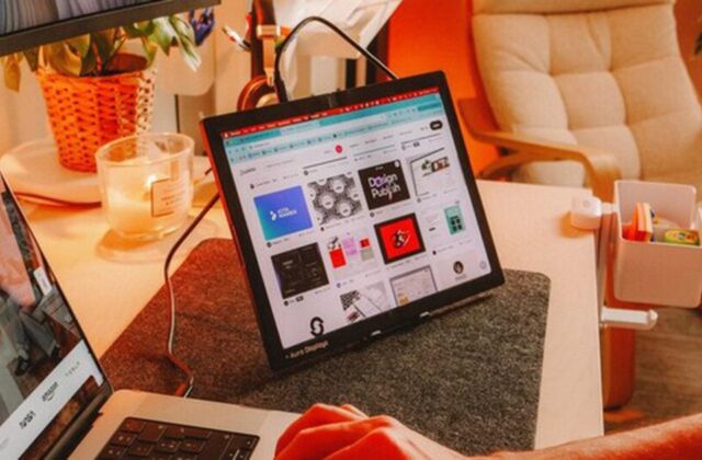 Khám Phá Màn Hình Di Động Gập Đôi Từ Aura Displays Với Thiết Kế Tiện Lợi