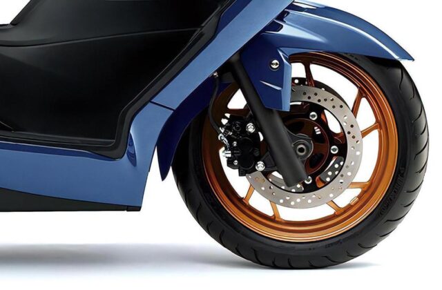 Khám Phá Phiên Bản Nâng Cấp Suzuki Burgman 400 ABS: Sự Tiến Bộ Trong Công Nghệ Nhiên Liệu