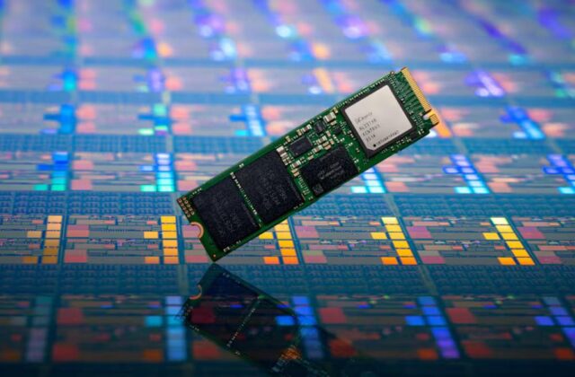 Khách Hàng Bị Ảnh Hưởng Khi SSD Tăng Giá Gấp Đôi: Giải Pháp Từ SK Hynix