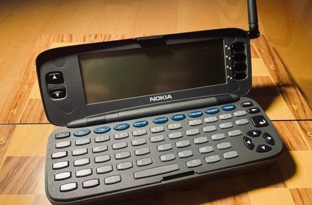 Khám Phá Di Sản Nokia 9000: Biểu Tượng Công Nghệ Của Thế Kỷ 20