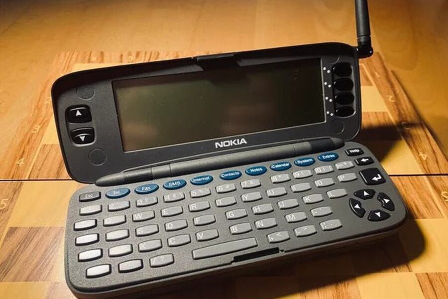 Khám Phá Di Sản Nokia 9000: Biểu Tượng Công Nghệ Của Thế Kỷ 20