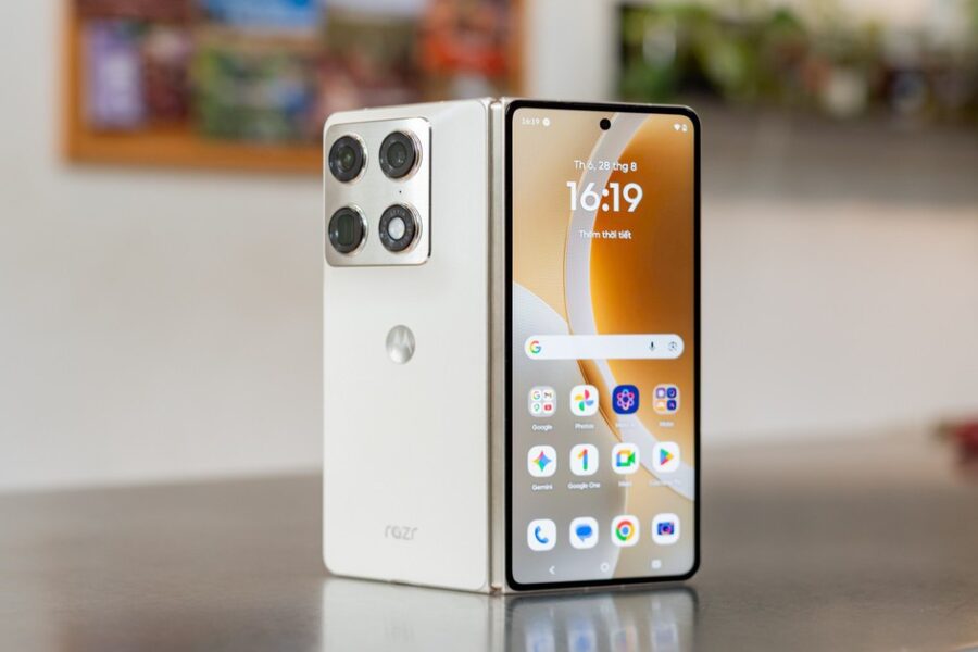 Khám Phá Chi Tiết Motorola Razr Fold: Sự Xuất Hiện Đầy Ấn Tượng Trong Thế Giới Smartphone Gập