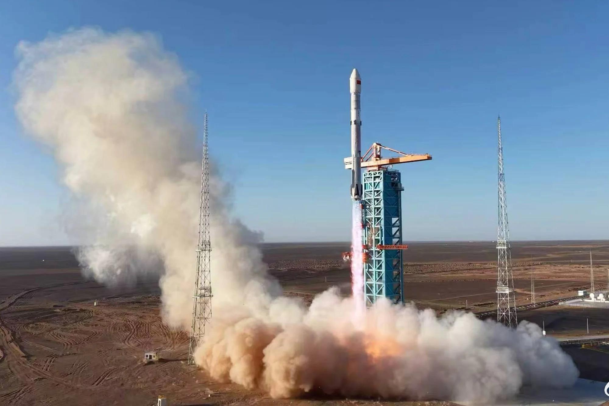 chinese-rocket-1787127449014-1787127449403298723934 Nhiệm vụ thành công giúp Zhuque-3 là tên lửa thương mại đầu tiên của Trung Quốc vừa lên được quỹ đạo, vừa thu hồi được tầng tên lửa