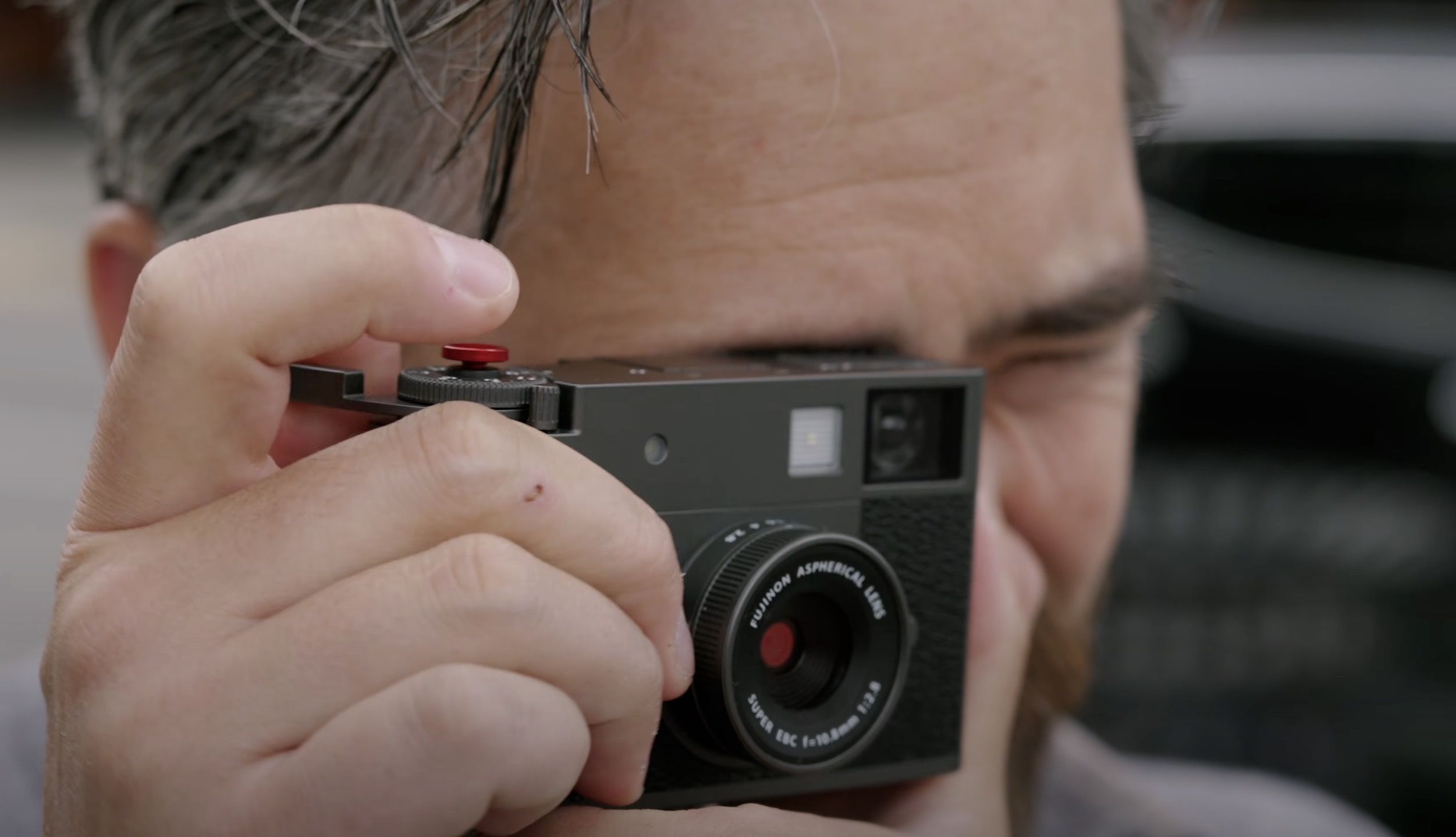 Fujifilm X half: Khi chụp ảnh trở thành một... "vai diễn", hóa ra Fujifilm không bán thiết bị mà là bán cảm xúc- Ảnh 1.