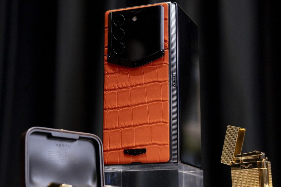 Vertu AlphaFold: Điện Thoại Gập Xa Xỉ Đầu Tiên Tại Việt Nam