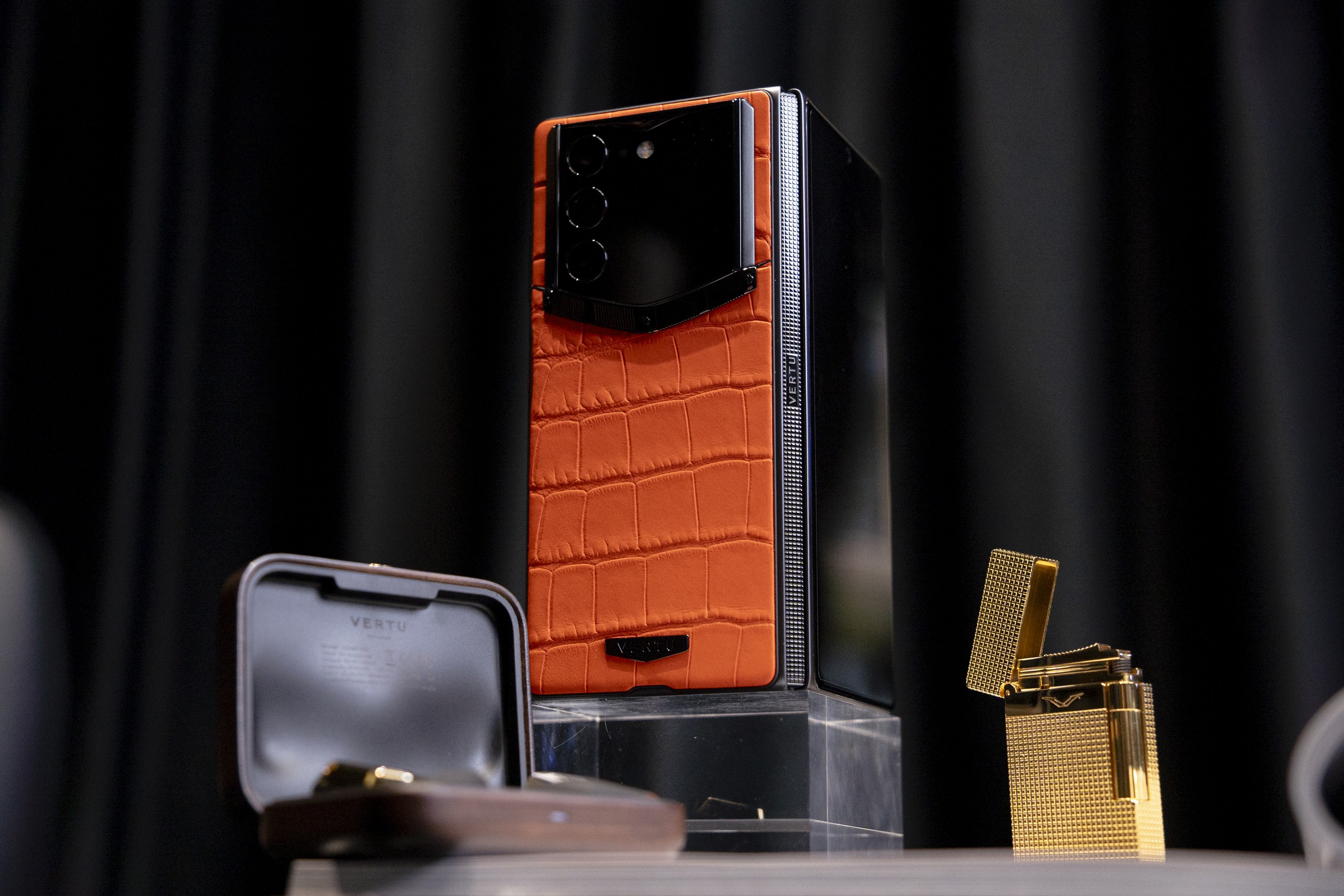 Vertu AlphaFold: Điện Thoại Gập Xa Xỉ Đầu Tiên Tại Việt Nam - Ảnh 2.