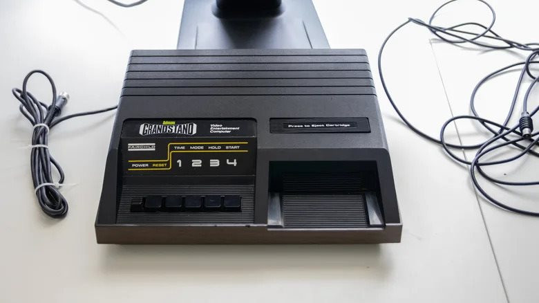 fairchild-channel-f-1787417028-1787830378265-17878303784871350423130 Đây là món đồ điện tử mà ngày xưa "cho cũng không ai lấy", thế mà giờ nhà nào còn là đem đi bán được khối tiền - Ảnh 9.
