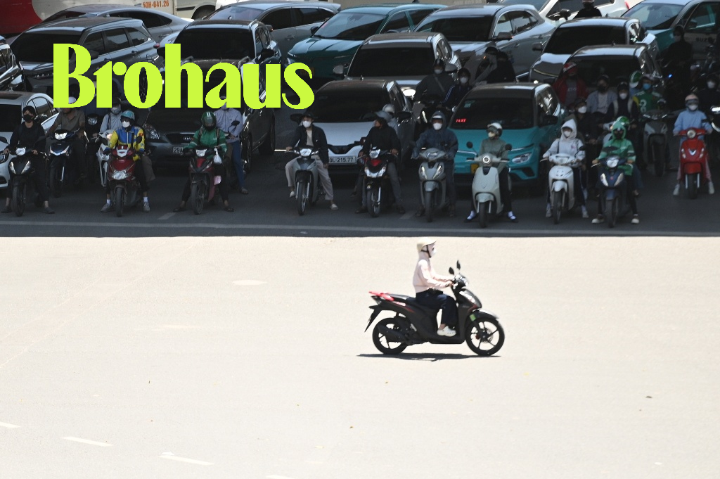 ffdabrnh-17877332635861395493806 Khám Phá Nguyên Nhân Kêu Gọi Mua Ô Tô Thời Điểm Nắng Mưa - Ảnh 1.