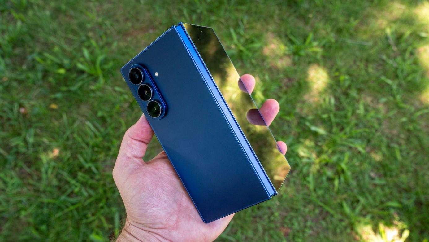 Galaxy Unpacked 2026: Samsung Đổi Mới Chiến Lược Smartphone Gập Để Đối Đầu Với Apple