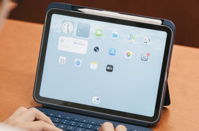 Bàn Phím Tháo Rời Cho iPad: Sự Lựa Chọn Tiện Lợi Với Thời Gian Sử Dụng Lên Đến 2 Tháng