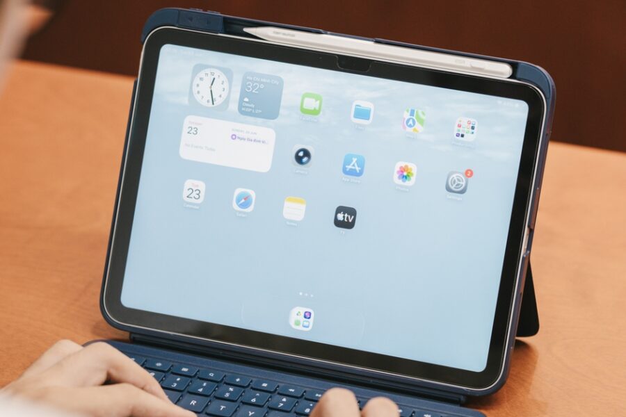 Bàn Phím Tháo Rời Cho iPad: Sự Lựa Chọn Tiện Lợi Với Thời Gian Sử Dụng Lên Đến 2 Tháng