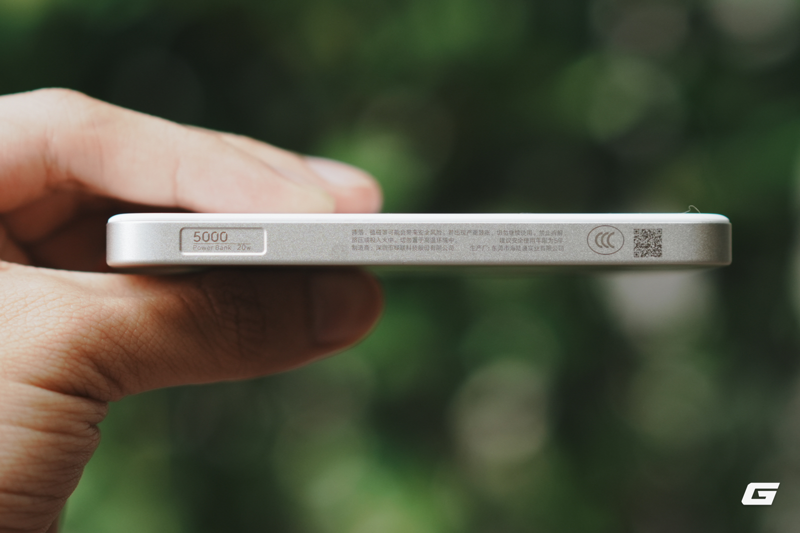 genk-ugreen-5000mah-magflow-air-3-1786186276486845456196 UGREEN Ultra-Slim: Pin dự phòng siêu mỏng với thiết kế đẹp và khả năng sạc nhanh cho iPhone