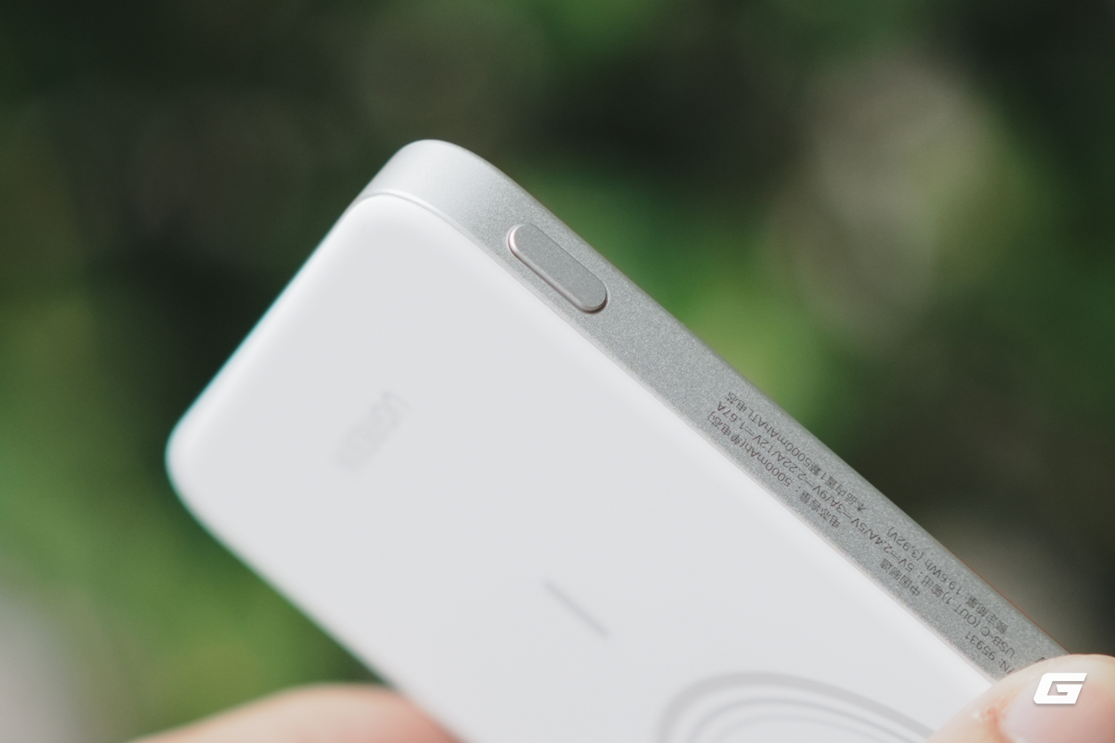 genk-ugreen-5000mah-magflow-air-7-17861862765531826659808 UGREEN Ultra-Slim: Pin dự phòng siêu mỏng với thiết kế đẹp và khả năng sạc nhanh cho iPhone