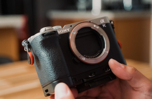 Sony A7C II: Chiếc Máy Ảnh Full-frame Xuất Sắc Đứng Đầu Bảng Bán Chạy