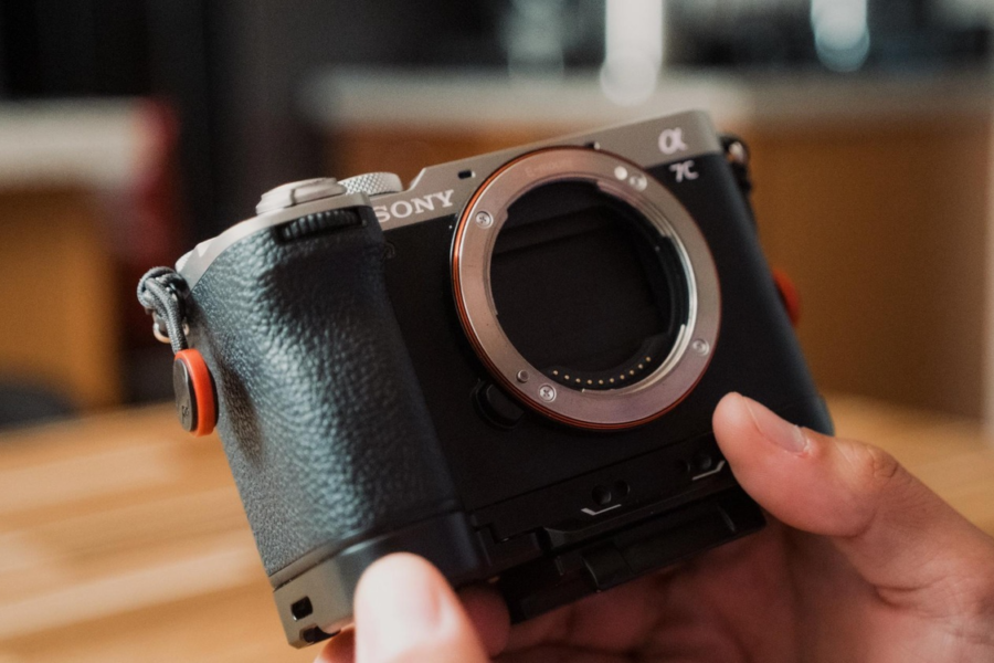 Sony A7C II: Chiếc Máy Ảnh Full-frame Xuất Sắc Đứng Đầu Bảng Bán Chạy