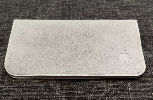 Apple Giảm Giá Khăn Lau Màn Hình, Tạo Điểm Nhấn Giữa Làn Sóng Tăng Giá
