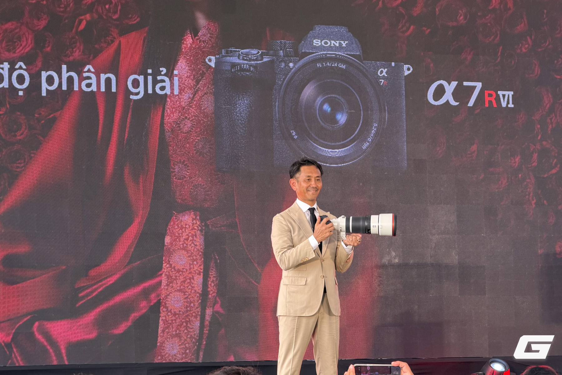 Sony Alpha 7R VI ra mắt tại Việt Nam: 66,8 megapixel, chụp 30 fps và giá 114 triệu đồng- Ảnh 2. Sony Alpha 7R VI ra mắt tại Việt Nam: 66,8 megapixel, chụp 30 fps và giá 114 triệu đồng- Ảnh 2.