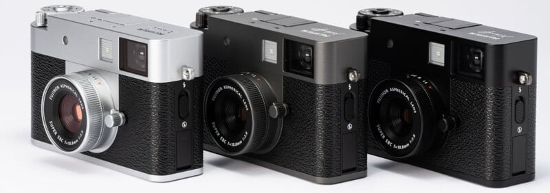 3 tùy chọn màu sắc của X half, khá giống 3 màu trên X-T50 - Ảnh: Fujifilm 3 tùy chọn màu sắc của X half, khá giống 3 màu trên X-T50 - Ảnh: Fujifilm