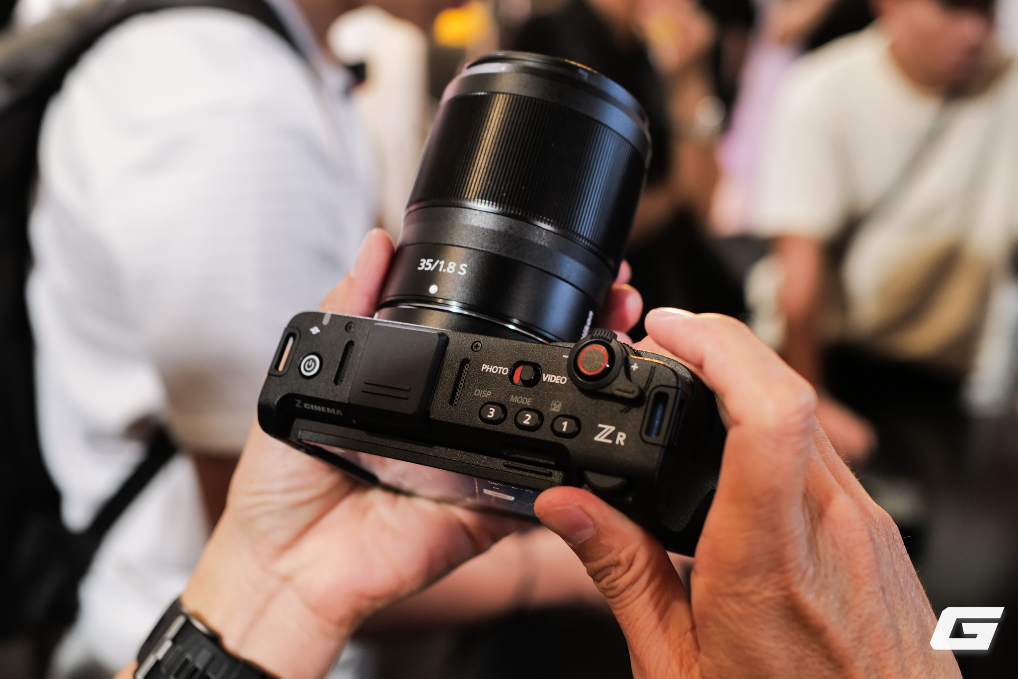 Nikon ZR trong thực tế Nikon ZR trong thực tế