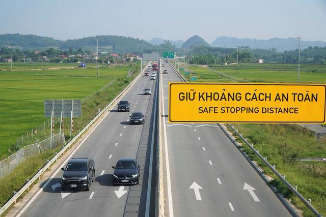 Cục Cảnh sát Giao thông nhắc nhở toàn bộ người dân lỗi thường gặp khi đi trên cao tốc, có thể bị phạt tới 22 triệu đồng, trừ 10 điểm GPLX - Ảnh 2. Cục Cảnh sát Giao thông nhắc nhở toàn bộ người dân lỗi thường gặp khi đi trên cao tốc, có thể bị phạt tới 22 triệu đồng, trừ 10 điểm GPLX - Ảnh 2.