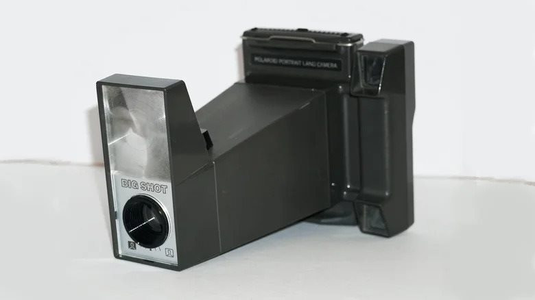 polaroid-big-shot-1787417028-1787830376355-17878303766481747825415 Đây là món đồ điện tử mà ngày xưa "cho cũng không ai lấy", thế mà giờ nhà nào còn là đem đi bán được khối tiền - Ảnh 7.