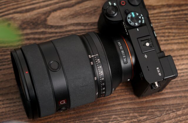 Khám Phá Bộ Đôi Chụp Ảnh Hoàn Hảo Từ Sony: A7CR và FE 28-70mm F2 GM