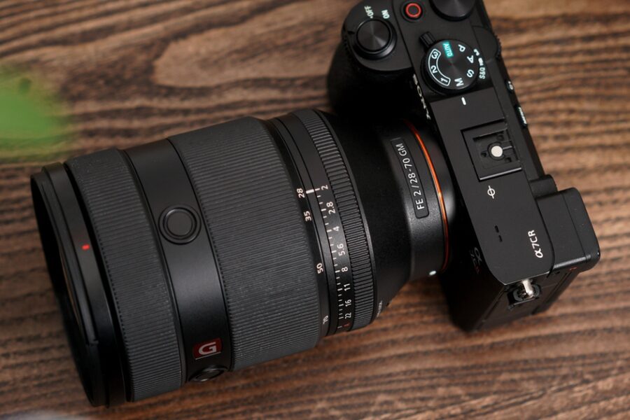 Khám Phá Bộ Đôi Chụp Ảnh Hoàn Hảo Từ Sony: A7CR và FE 28-70mm F2 GM