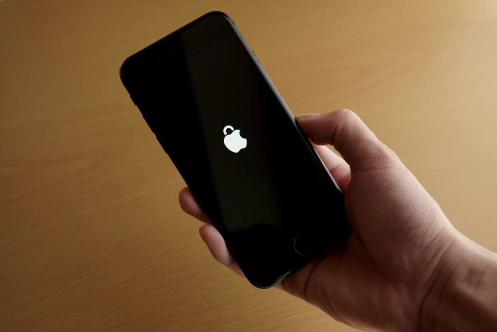 apple-iphone-4-scaled-1789225276592-17892252768972069773732