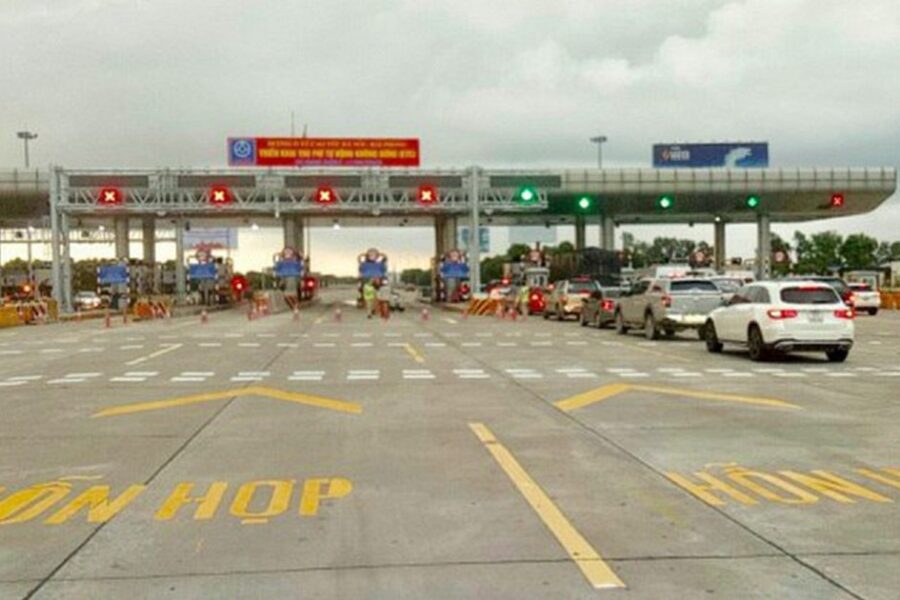 Lùi Xe Trên Cao Tốc: Những Quy Định Mới Từ Bộ Công An