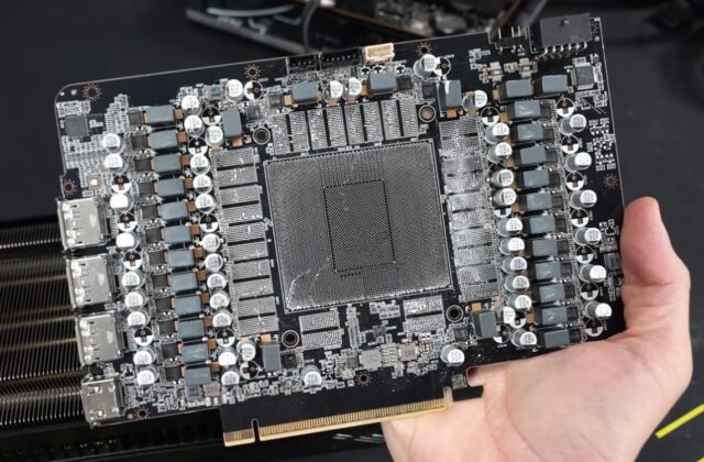 Mua RTX 5090 giá rẻ 1.800 euro: khi chiếc card chỉ còn là vỏ