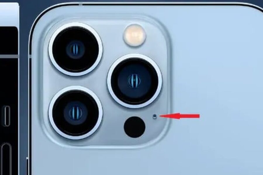 Vì sao có một lỗ nhỏ bên cạnh cụm camera iPhone và nó thực sự làm gì?