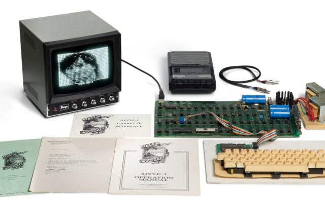 Máy Tính Apple-1 Nguyên Bản Được Đấu Giá Với Giá Đến 21 Tỷ Đồng