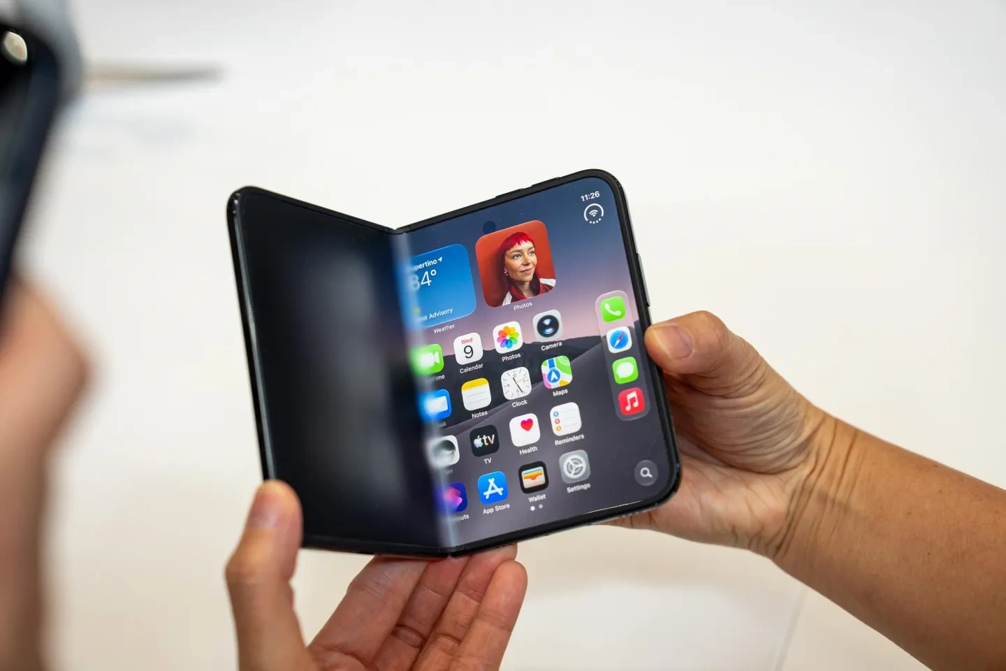 Người khen, kẻ chê sau khi iPhone Duo ra mắt: Thiết kế mới lạ, nhưng chưa làm hài lòng tất cả! - Ảnh 1.