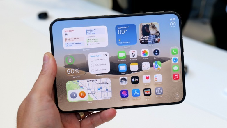 it-dg5phx-1788989069-17891020482691308651426-1789347079267-17893470804601607278921 Ngắm cận cảnh iPhone Duo giá trăm triệu, gập mở êm ái, mỏng dính sang xịn- Ảnh 3.